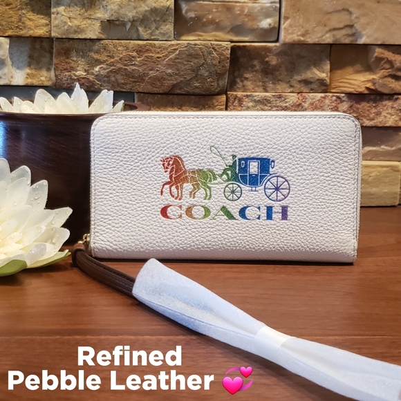 **SALE - 1 left** NEW Coach Leather Phone Wallet - Picture 2 of 9